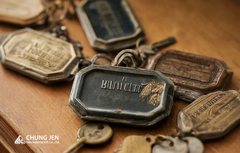 Vintage Style Retro Keychains – Hotel Keychains