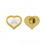 Metal Luster Of Custom Heart Shaped Badge With Decorative Edges